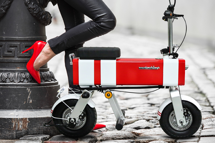 小さなボディーの電動車、モトチンプ。全長は1m強にすぎない。