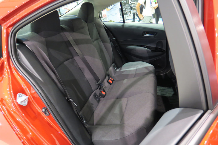 トヨタ・カローラS（リアシート）