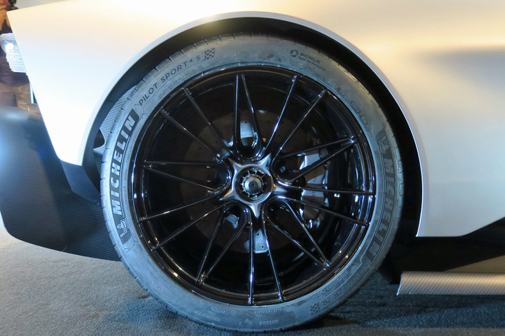 アストンマーティン・ヴァルハラ（タイヤ＆ホイール）