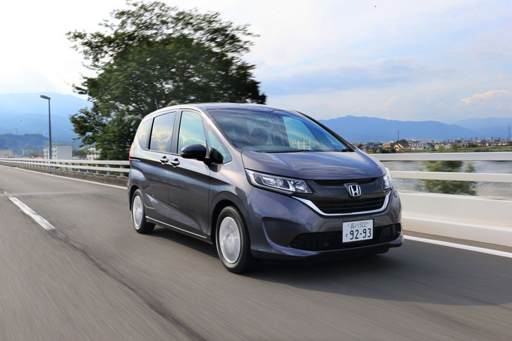 コンパクトミニバン「ホンダ・フリード」の現行モデルも、そろそろ登場から5年半。マイナーチェンジ前の初期型（写真）であれば、かなりの安値で購入することができそうだが……？