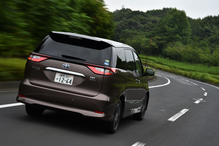 
	マイナーチェンジに際しては、サスペンションの最適化も実施。操縦安定性を確保し、より上質な乗り心地を実現したとアピールされる。
	