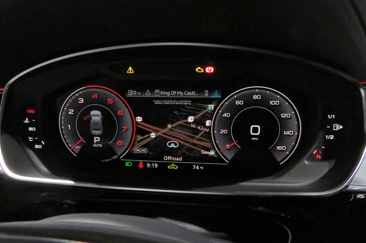 アウディA8 L（メーターパネル）