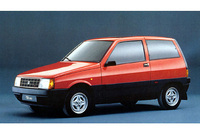 「アウトビアンキY10」は1985年から1994年まで販売されたハッチバック車。イタリア国外の多くのマーケット（日本を除く）では「ランチアY10」の名で販売された。「ランチア・イプシロン」の前身でもある。