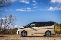 日産セレナe-4ORCEハイウェイスターV（防水シート車）