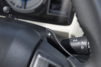 ステアリングホイールに備わるシフトパドル。「ハイブリッドMZ」「ハイブリッドMX」の両グレードに標準装備される。