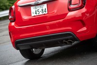 リアにはスポーツバンパーを採用。フロントと同様にアンダーガード風の部分がないシンプルな造形だ。