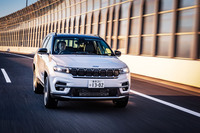 2022年10月24日に日本導入が発表された3列シート7人乗りのミドルサイズSUV「ジープ・コマンダー」。当面はディーゼルエンジンを搭載する「リミテッド」グレードのみの設定で、車両本体価格は597万円。