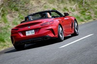 運動性能を高めるため、「M40i」には電子制御ダンパー付きのローダウンサスペンションや、電子制御LSDが装備される。