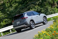 シリーズハイブリッドの「e-POWER」は100％モータードライブ。フロントには最高出力204PSの、リアには136PSの駆動用モーターを搭載する。