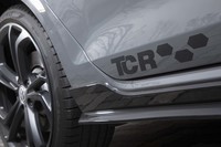 ボディーサイドには「TCR」のステッカーが貼られている。