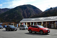 「道の駅たばやま」にて。丹波山村は、おおかみが神の使いとして伝えられる「七ツ石神社」があったりして、おおかみと縁の深い土地である。いまだにニホンオオカミの目撃情報があるのだとか。