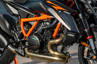 シリンダーのボアアップを含め、大幅な設計変更が加えられたV型2気筒エンジン「LC8」。欧州の環境規制「EURO5＋」をクリアしつつ、従来モデルより10PSの出力向上と5N・mのトルクアップを果たしている。