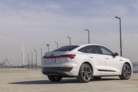 ボディーサイズは全長×全幅×全高＝4915×1935×1620mm。どの寸法もエンジン車の「Q8」よりも少し控えめだ。