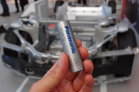 「モデルS」に用いられていた、パナソニックのリチウムイオンバッテリー。