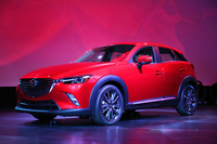 LAオートショー2014で世界初公開された「マツダCX-3」。