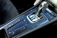 トランスミッションは7段PDKのみ。各ギアのギアリングは「GT3」と同じだが、ファイナルは3.97から4.19へと低められている。