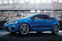 写真のボディーカラーは「ラピスブルーメタリック」。