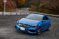 メルセデス・ベンツのCセグメントハッチバックモデルである「Aクラス」。マイナーチェンジを受けた現行モデルは2015年11月に日本で発売された。