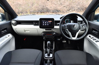 内装色は「ハイブリッドMZ」（写真）と「ハイブリッドMX」が白と黒の組み合わせで、「ハイブリッドMG」が黒の単色使いとなる。