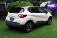 外装色が「イヴォワール＋カプチーノ メタリック」の「キャプチャー カンヌ」。