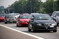 翌27日朝に行われたミラノ環状線パレードで疾走する「アルファGT」。