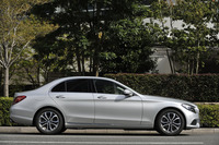 「C220dアバンギャルド」のサイドビュー。伸びやかなボンネットや、後方へと寄せられたキャビンが特徴的。