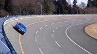 日本自動車研究所（JARI）の高速周回路や旋回試験路など、テストの模様を動画でご覧いただけます。