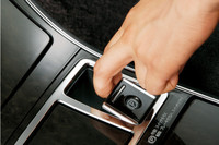 エリシオン・プレステージの一部に採用された電子制御パーキングブレーキ