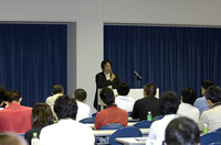 二玄社編集局長 阪和明