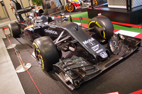 会場に展示されたマクラーレン・ホンダのマシン「MP4-31」。1.6リッターV6ターボエンジン＋ERSを搭載する。