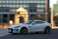 
	「Fタイプ」は2012年のパリモーターショーでデビューしたジャガーのスポーツモデル。4WDモデルの「Fタイプ R AWD クーペ」は、2014年11月に日本に導入された。
	