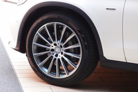 「チタニウムグレーペイント20インチAMGマルチスポークアルミホイール」