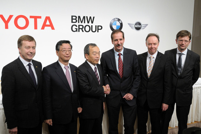 BMWとトヨタは次世代リチウムイオンバッテリーの共同研究を開始することで合意。また、BMWはトヨタに2014年からディーゼルエンジンを供給する。