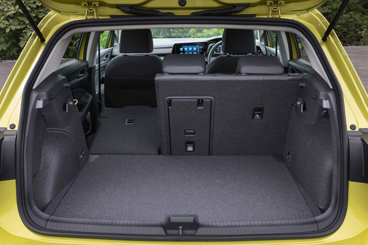 フォルクスワーゲン・ゴルフeTSIスタイル（ラゲッジスペース）