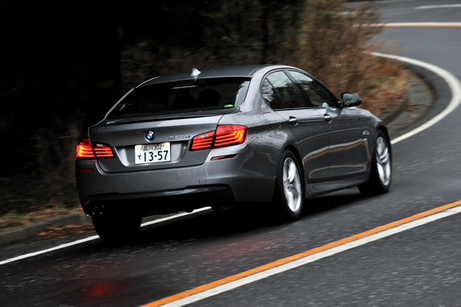 BMW 523d Mスポーツ
    ボディーサイズ：全長×全幅×全高＝4920×1860×1470mm／ホイールベース：2970mm／車重：1780kg／駆動方式：FR／エンジン：2リッター直4 DOHC 16バルブ ディーゼル ターボ／トランスミッション：8AT／最高出力：184ps/4000rpm／最大トルク：38.7kgm/1750-2750rpm／タイヤ：（前）245/45R18 （後）275/40R18／価格：683万円（消費税5％込み）