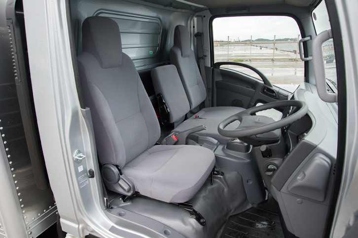 いすゞ・エルフ ワイドキャブ ロングボディー ドライバン