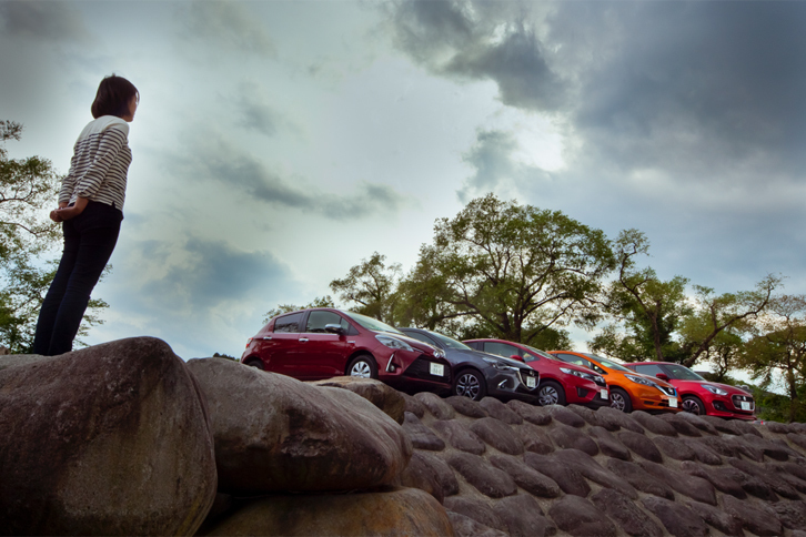 最近軽自動車に押されつつあるニッポンのコンパクト。代表的な5台をそろえ、動力性能から使い勝手までを検証した。われわれが一番に推すのは果たして……。（photo：峯 竜也）