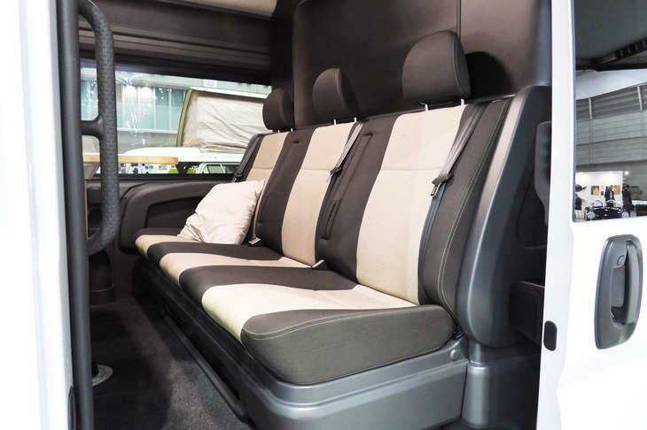 フィアット・デュカト クルーキャブテラス（2024年）／ホワイトハウス