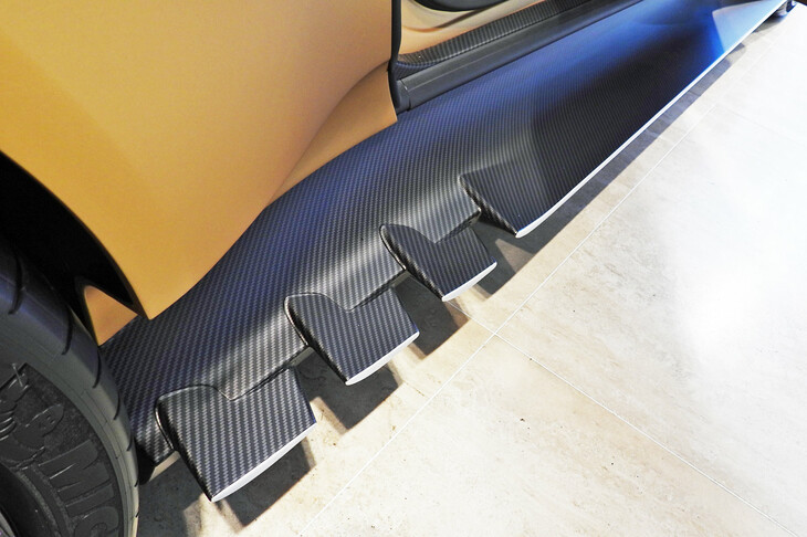 アストンマーティン・ヴァリアント（サイドスカート）