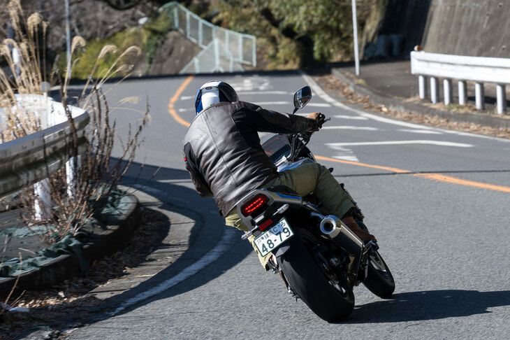 意外な取り回しのしやすさも好印象だった「CB1000F」。ビッグバイクをあきらめかけているビギナーやリターンライダーがいたら、ぜひ一度、このマシンを試してみてほしい。
