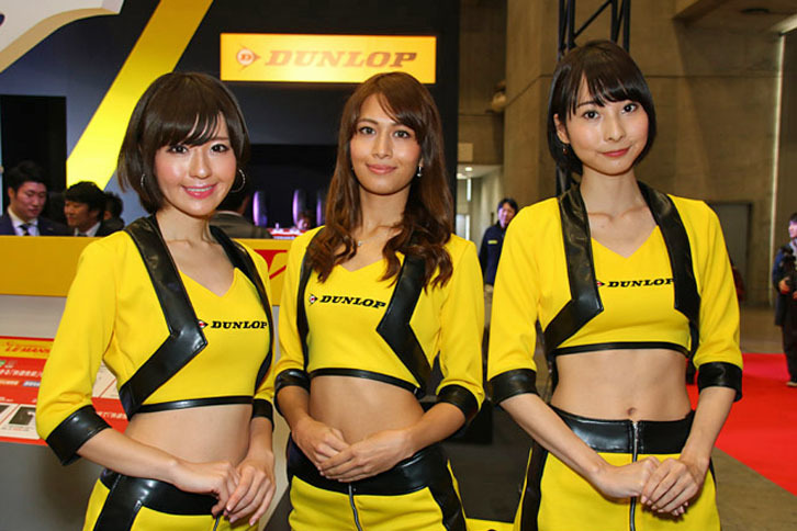 東京オートサロン2017の会場に彩りを添えたコンパニオンの方々。イベントの盛り上げには欠かせない!?