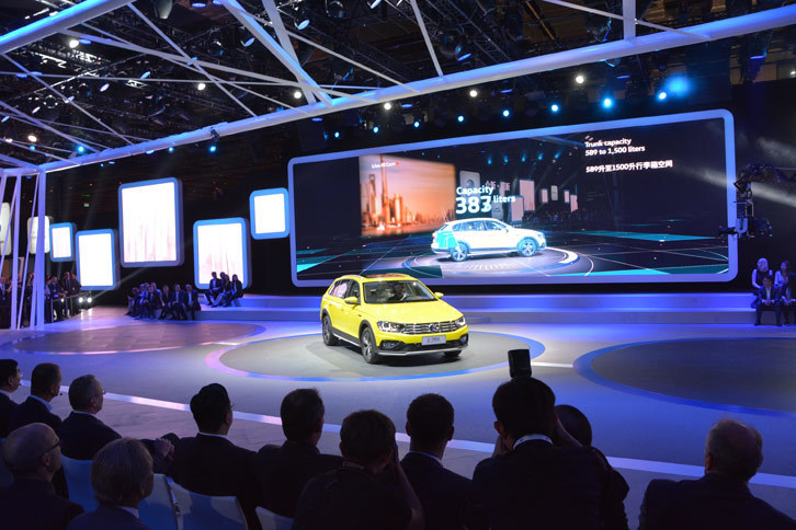 フォルクスワーゲンはプレスカンファレンスで、コンセプトカーの「I.D.CROZZ（クロス）」に加えて、ステーションワゴンをベースとしたクロスオーバー車の「C-TREK」を発表。「ボーラ」がベースとなっている。