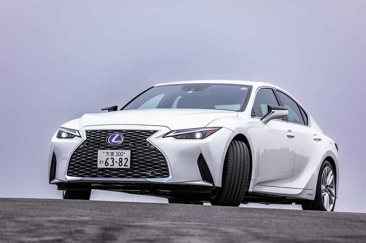 今回「イーグルF1アシメトリック5」が装着された「レクサスIS300h」は、2020年6月に登場した最新の大幅改良モデル。シャシーや内外装デザインがアップデートされている。