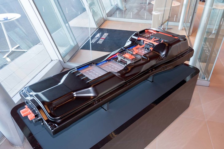 駆動用リチウムイオンバッテリーの容量は20kWh。WLTCモードの一充電走行距離は180km。