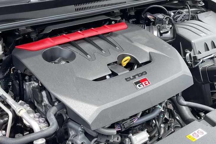 1.6リッター直3の「G16E-GTS」エンジンを最高出力304PS、最大トルク400N・mに強化して搭載。ギア比を最適化した6段MTと組み合わされる。