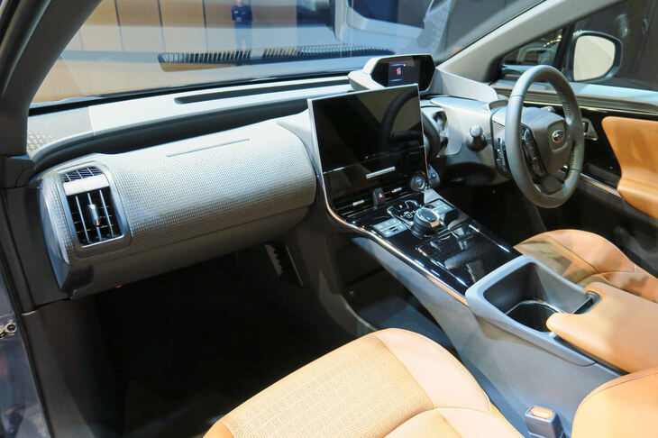 スバル・ソルテラ（インストゥルメントパネルまわり）