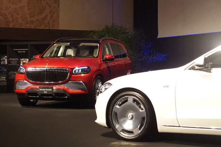 メルセデス・マイバッハの発表会の様子。