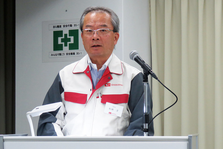 技術説明会にて、DNGA導入後の商品開発の仕方や商品の展開予定などを説明する、ダイハツ工業取締役の松林 淳氏。