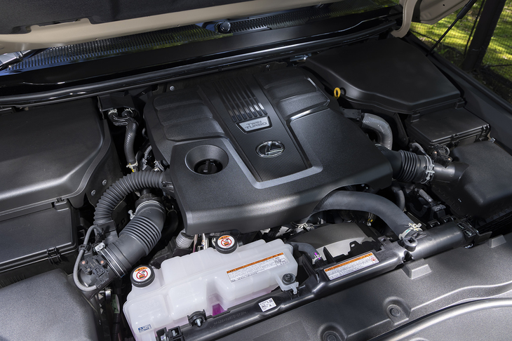 フロントには3.4リッターV6ツインターボエンジンを搭載。最高出力353PS、最大トルク650N・mを発生する。