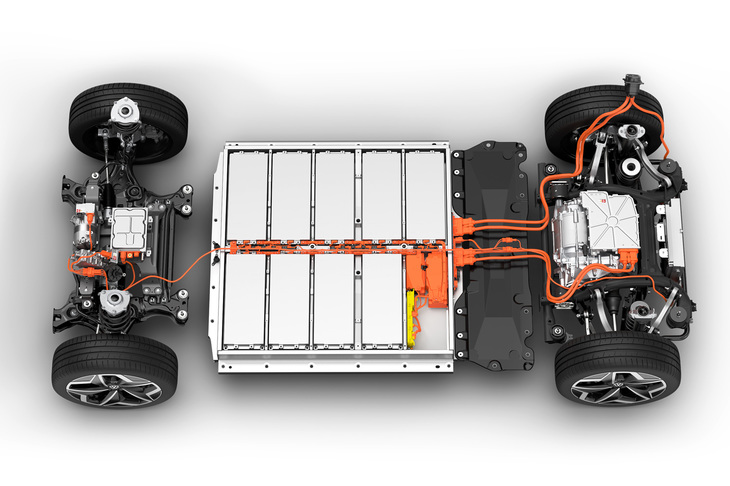 「ID.3」のランニングシャシー。バッテリーは万が一の事故に備え、強固なクラッシュフレームの中に収められている。